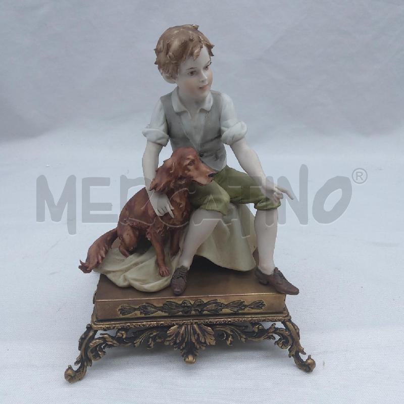 STATUINA CAPODIMONTE RAGAZZO CON CANE BASE METALLO | Mercatino dell'Usato San maurizio canavese 1