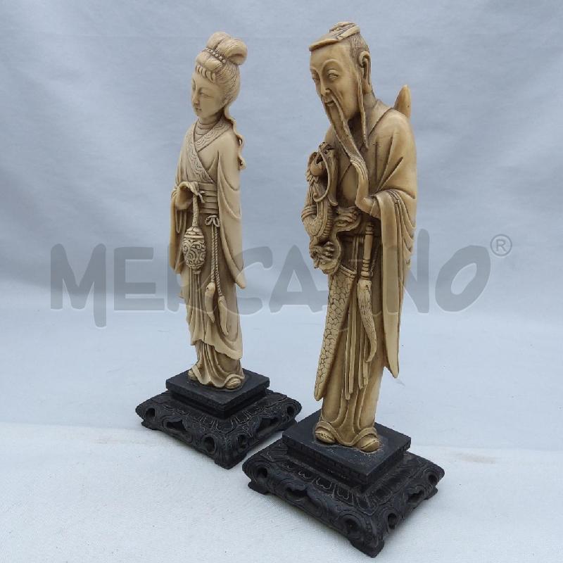 STATUINA COPPIA SAGGI ORIENTALI BASE LAVORATA | Mercatino dell'Usato San maurizio canavese 2
