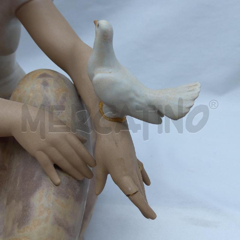 STATUINA LLADRO' RAGAZZA CON COLOMBA | Mercatino dell'Usato San maurizio canavese 2
