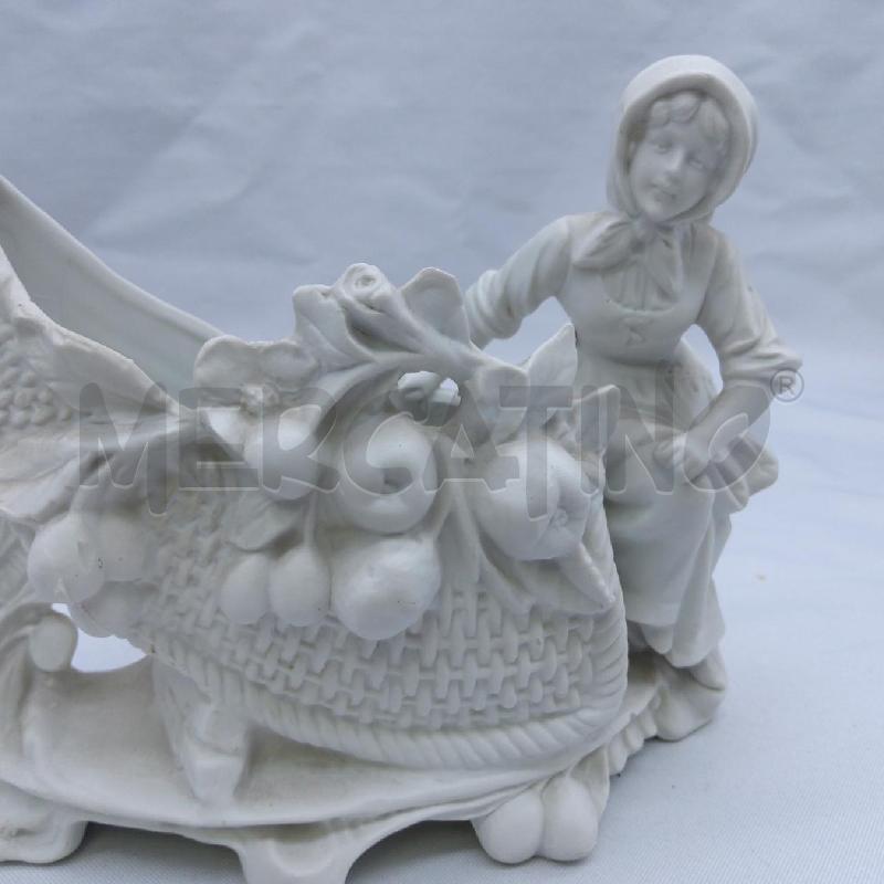 STATUINA PORCELLANA DONNA FRUTTA | Mercatino dell'Usato San maurizio canavese 3