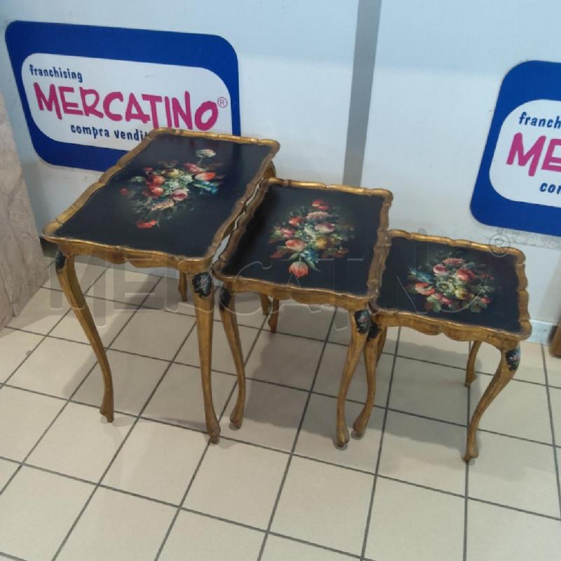 TAVOLINI TRIS CABRIOLE DORATI NERO DECORO FLOREALE | Mercatino dell'Usato San maurizio canavese 1