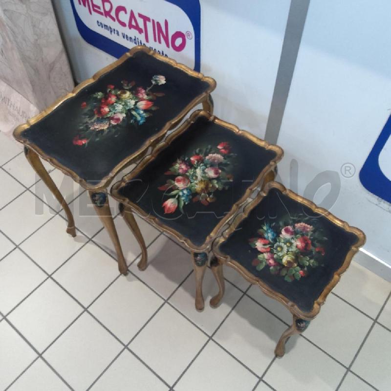 TAVOLINI TRIS CABRIOLE DORATI NERO DECORO FLOREALE | Mercatino dell'Usato San maurizio canavese 3