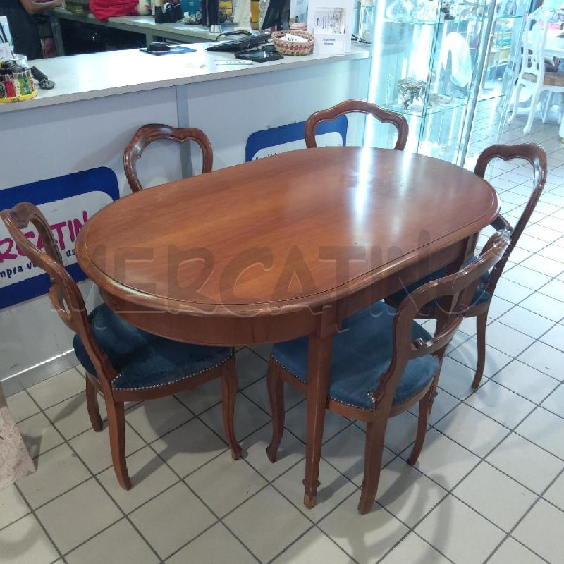 TAVOLO OVALE LEGNO E 5 SEDIE IMBOTTITE BLU | Mercatino dell'Usato San maurizio canavese 1