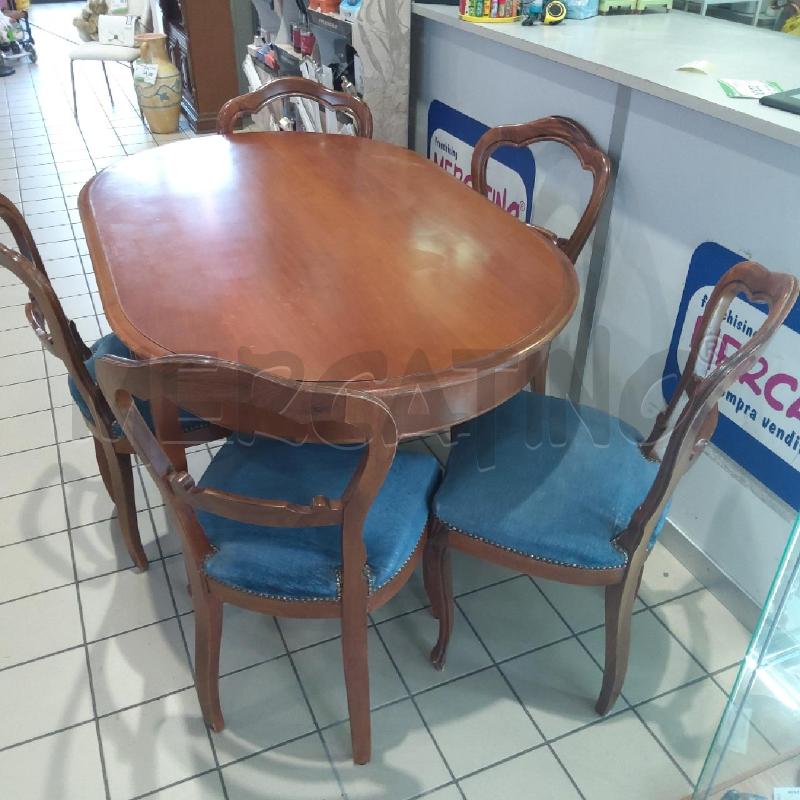 TAVOLO OVALE LEGNO E 5 SEDIE IMBOTTITE BLU | Mercatino dell'Usato San maurizio canavese 2