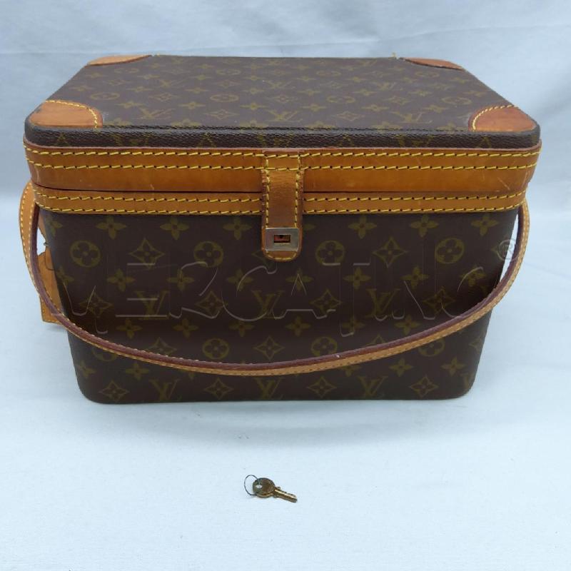 VANITY CASE LOUIS VUITTON TELA MONOGRAM NO LUCCHETTO E CHIUSURA LIEVEMENTE ROTTA  | Mercatino dell'Usato San maurizio canavese 1