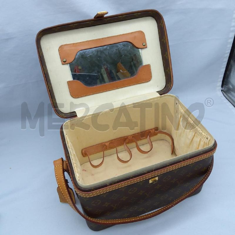 VANITY CASE LOUIS VUITTON TELA MONOGRAM NO LUCCHETTO E CHIUSURA LIEVEMENTE ROTTA  | Mercatino dell'Usato San maurizio canavese 3