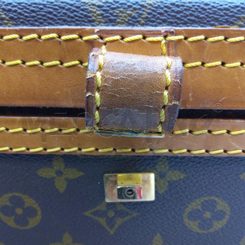 VANITY CASE LOUIS VUITTON TELA MONOGRAM NO LUCCHETTO E CHIUSURA LIEVEMENTE ROTTA  | Mercatino dell'Usato San maurizio canavese 5