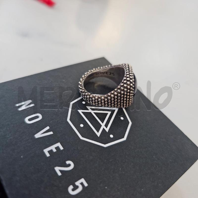 ANELLO UOMO NOVE25 CHEVALIER QUADRATO PUNTINATO CON PIETRA NERA | Mercatino dell'Usato Chivasso 2