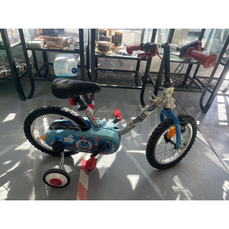 BICICLETTINA BAMBINO ROTELLO AZZURRA BLU ROTELLE BTWIN AEREOPLANO  | Mercatino dell'Usato Chivasso 1