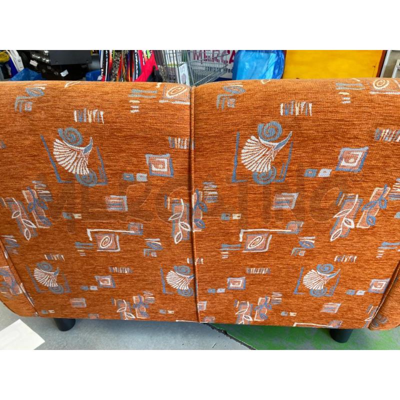 DIVANETTO PICCOLO ARANCIONE FORME AZZ | Mercatino dell'Usato Chivasso 2