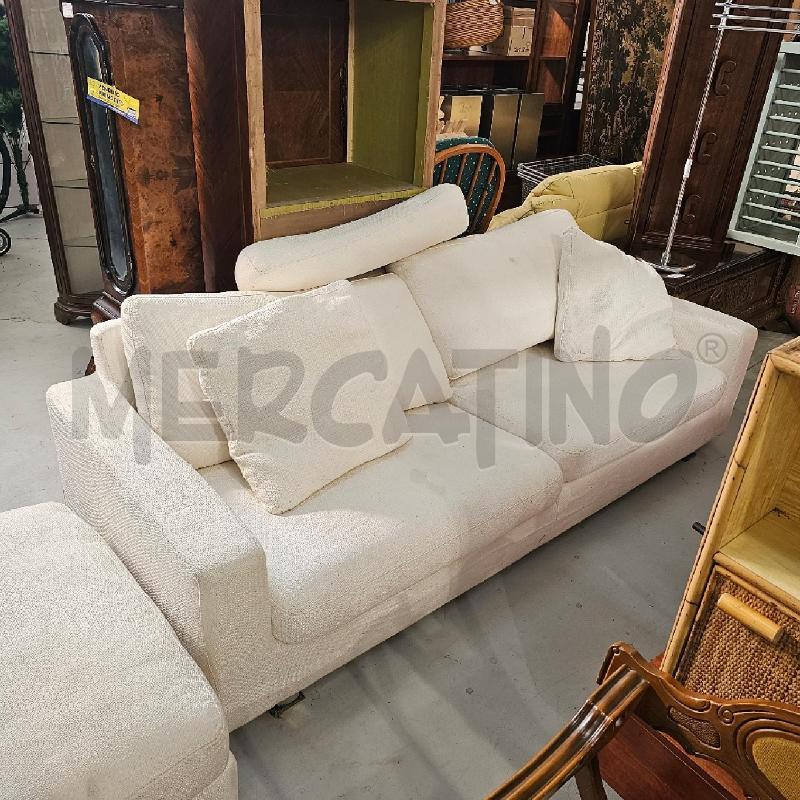 DIVANO POLTRONE E SOFA BIANCO CON POGGIAPIEDI | Mercatino dell'Usato Chivasso 1