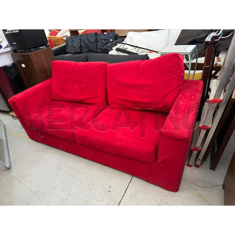 DIVANO ROSSO SCAMOSCIATO 3 POSTI  | Mercatino dell'Usato Chivasso 1