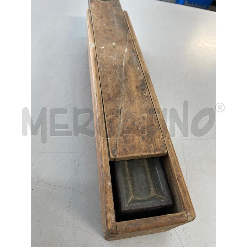 LIVELLA A BOLLA VECCHIA IN FERRO CON CUSTODIA LEGNO | Mercatino dell'Usato Chivasso 2