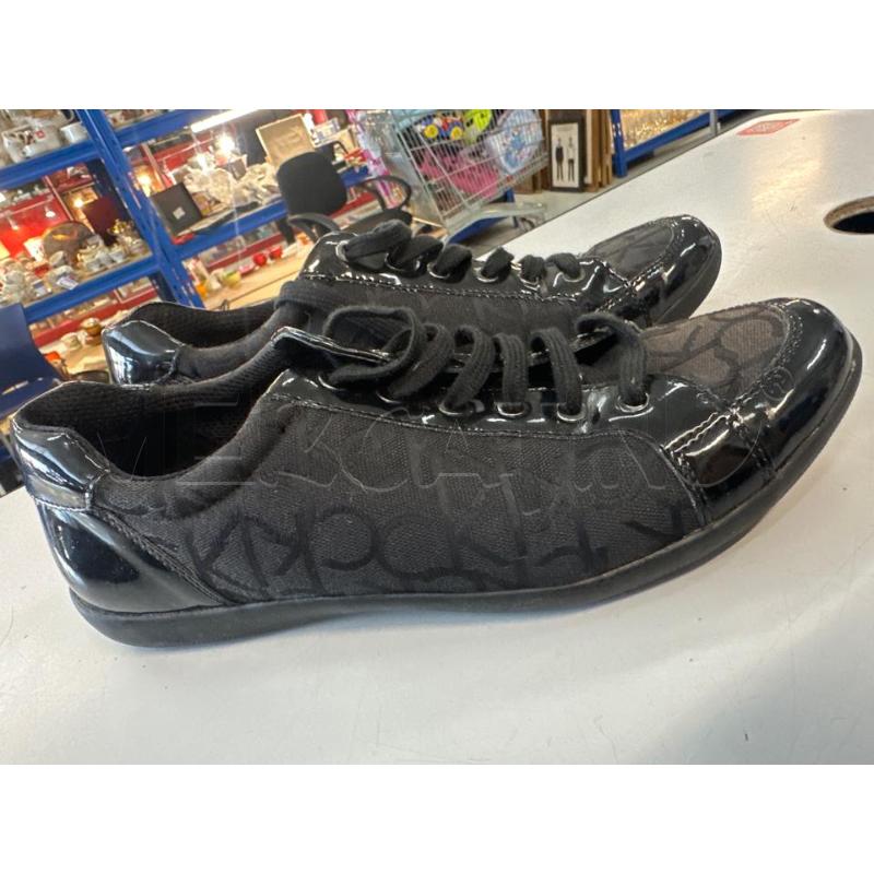 SCARPE DONNA CALVIN KLEIN VERNICE NERE LOGO  | Mercatino dell'Usato Chivasso 1