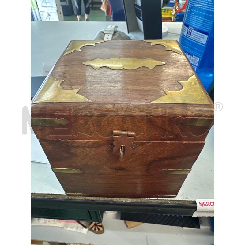 SCATOLETTA IN LEGNO CUBO PROFILI OTTONATI | Mercatino dell'Usato Chivasso 1