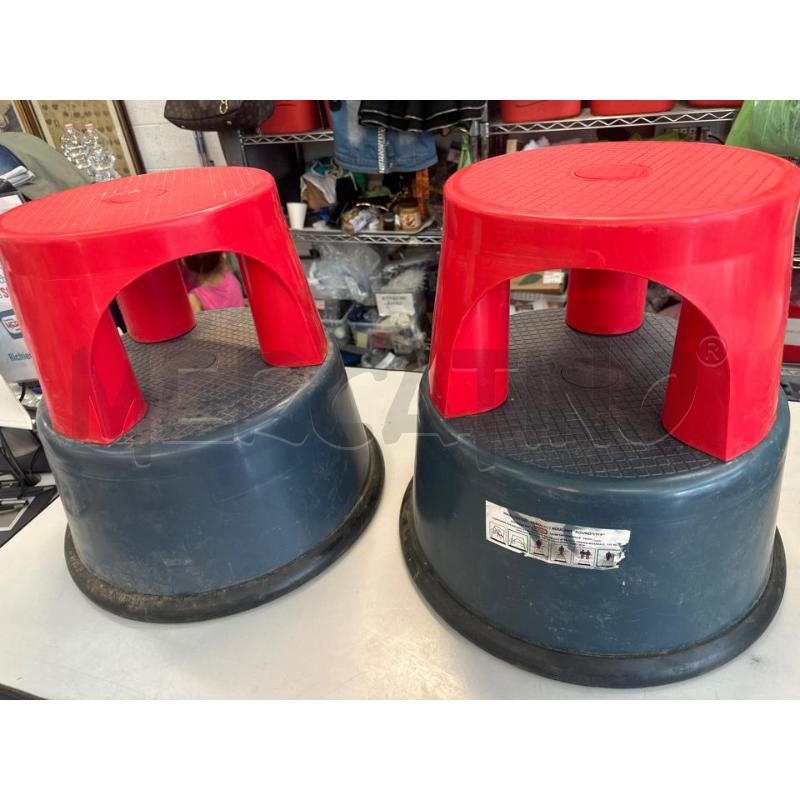 SGABELLO RUOTE IN PLASTICA CAD1 DISP 2 | Mercatino dell'Usato Chivasso 2