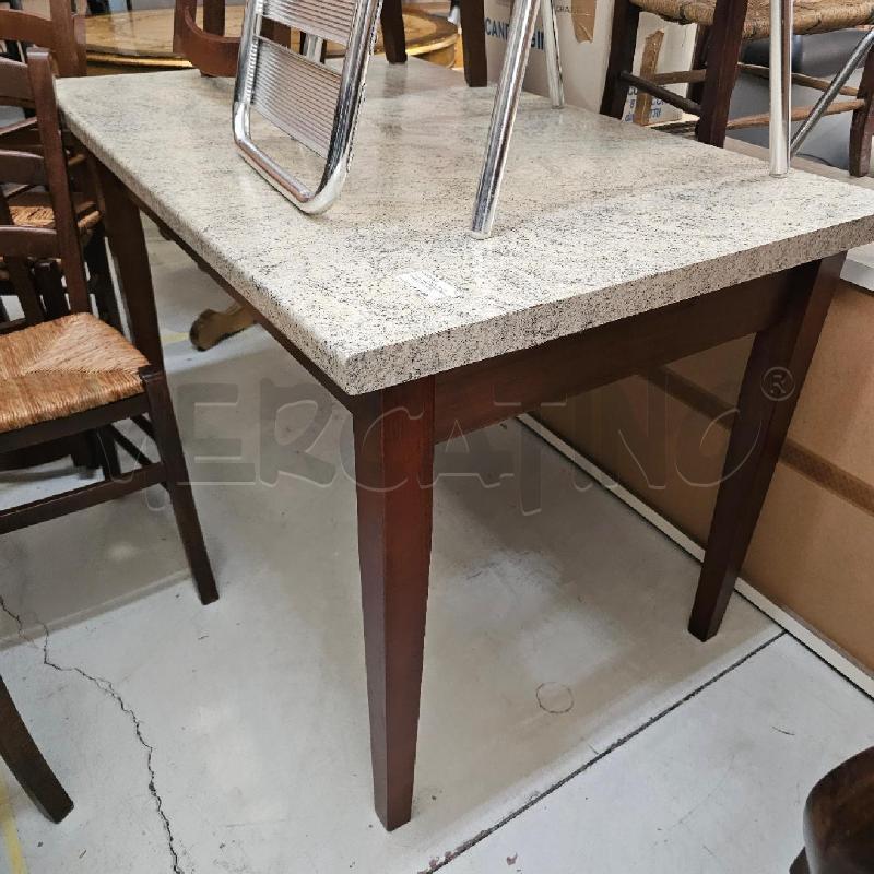 TAVOLO RETTANGOLARE GAMBE LEGNO RIPIANO BIANCO | Mercatino dell'Usato Chivasso 1