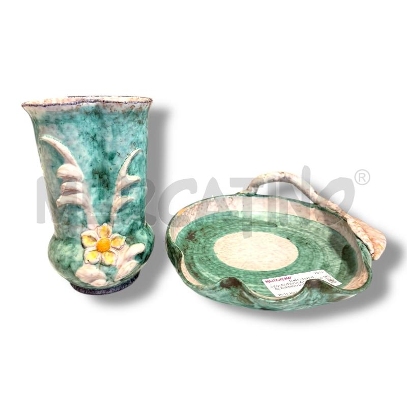 CENTROTAVOLA CON VASO  AZZURRINO E FOGLIA RILIEVO 22 CM | Mercatino dell'Usato Osasco 3