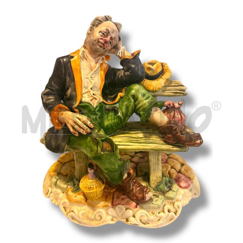 STATUETTA CAPODIMONTE UOMO SEDUTO PANCHINA | Mercatino dell'Usato Osasco 1