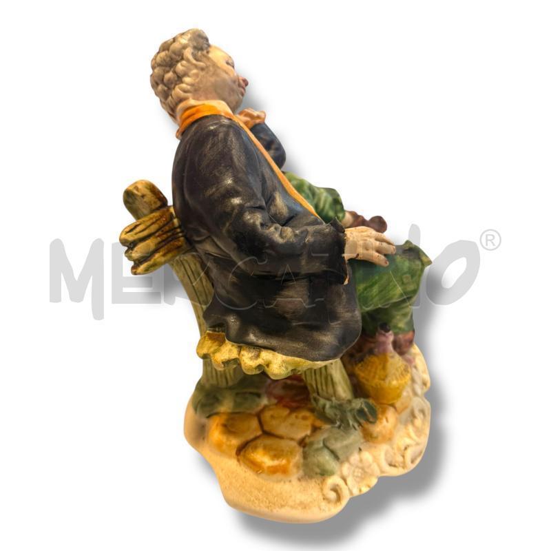 STATUETTA CAPODIMONTE UOMO SEDUTO PANCHINA | Mercatino dell'Usato Osasco 3