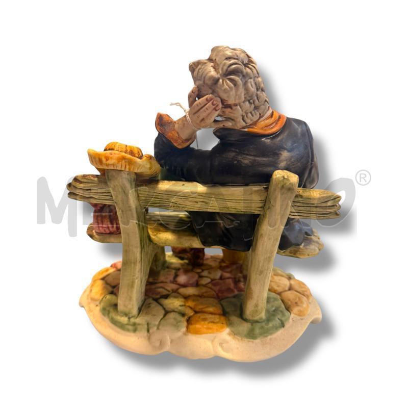 STATUETTA CAPODIMONTE UOMO SEDUTO PANCHINA | Mercatino dell'Usato Osasco 4
