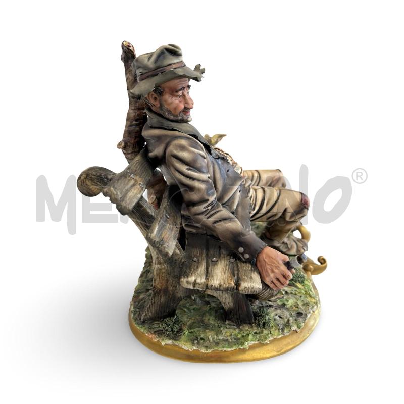 STATUETTA CAPODIMONTE UOMO SULLA PANCHINA  | Mercatino dell'Usato Osasco 2