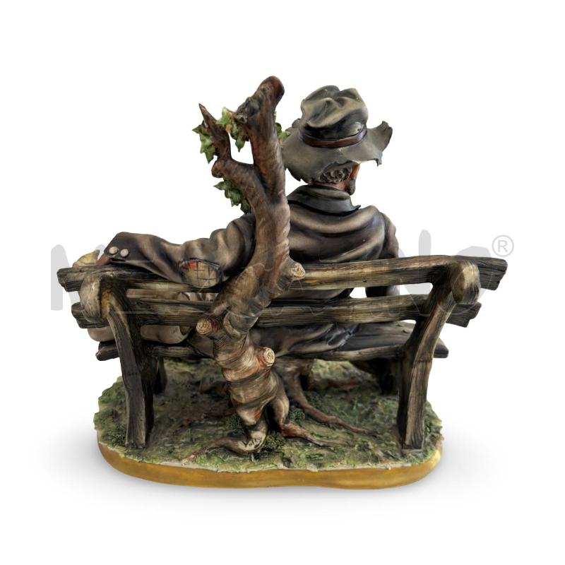 STATUETTA CAPODIMONTE UOMO SULLA PANCHINA  | Mercatino dell'Usato Osasco 3