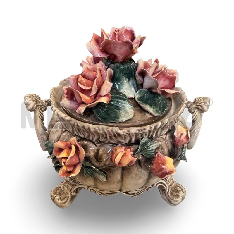 ZUPPIERA CAPODIMONTE ROSE IN RILIEVO  | Mercatino dell'Usato Osasco 1