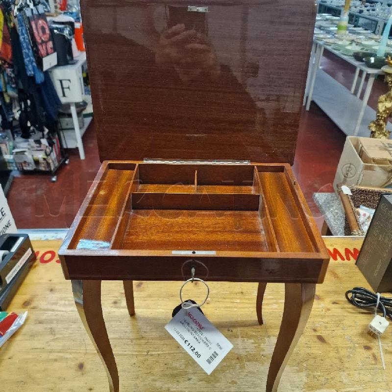 TAVOLINO SCACCHIERA CARILLON INTARSIATTO | Mercatino dell'Usato Torino via lanzo 3