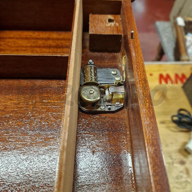 TAVOLINO SCACCHIERA CARILLON INTARSIATTO | Mercatino dell'Usato Torino via lanzo 4
