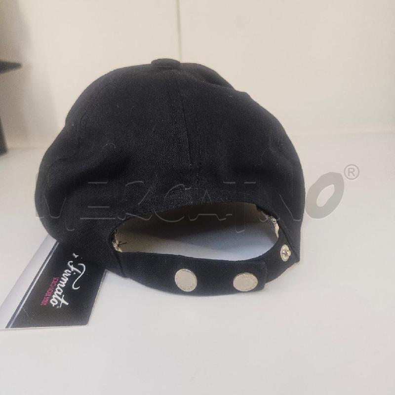 CAPPELLO DONNA BURBERRY | Mercatino dell'Usato Mazara del vallo 3