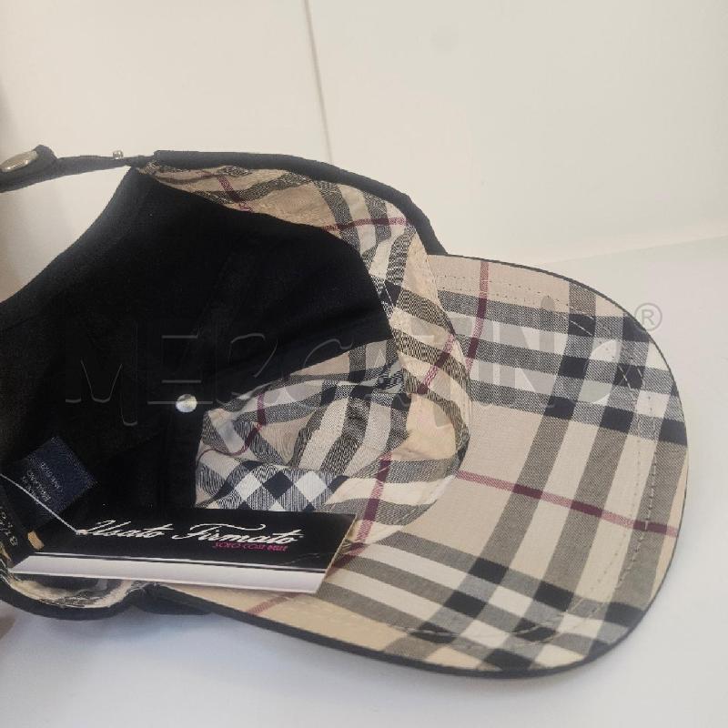 CAPPELLO DONNA BURBERRY | Mercatino dell'Usato Mazara del vallo 4