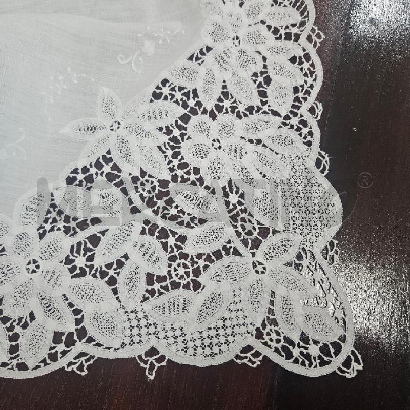 LENZUOLO MATRIMONIALE RICAMATO CON CUSCINI | Mercatino dell'Usato Mazara del vallo 5