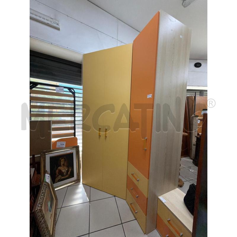 ARMADIO ANGOLARE ARANCIO E GIALLO | Mercatino dell'Usato Trapani via libica 1