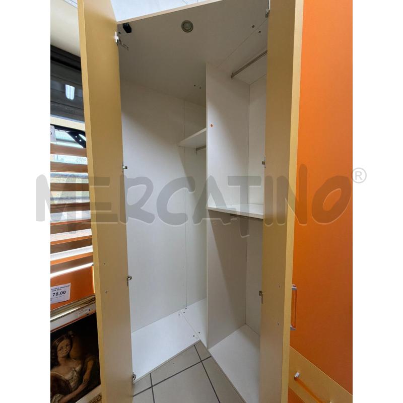 ARMADIO ANGOLARE ARANCIO E GIALLO | Mercatino dell'Usato Trapani via libica 2