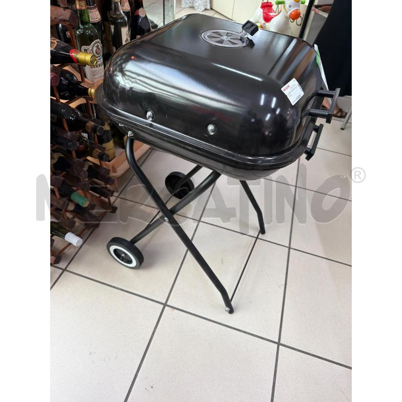 BARBECUE NERO CON 2 RUOTE | Mercatino dell'Usato Trapani via libica 3