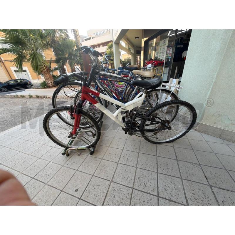 BICICLETTA UOMO BIANCA E ROSSA | Mercatino dell'Usato Trapani via libica 1