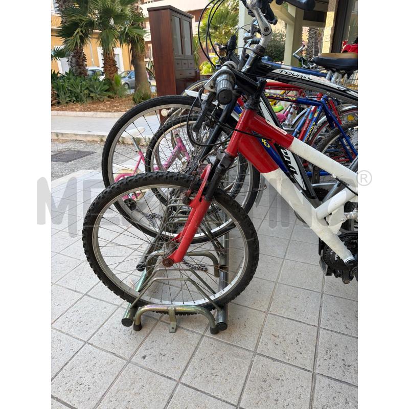 BICICLETTA UOMO BIANCA E ROSSA | Mercatino dell'Usato Trapani via libica 2