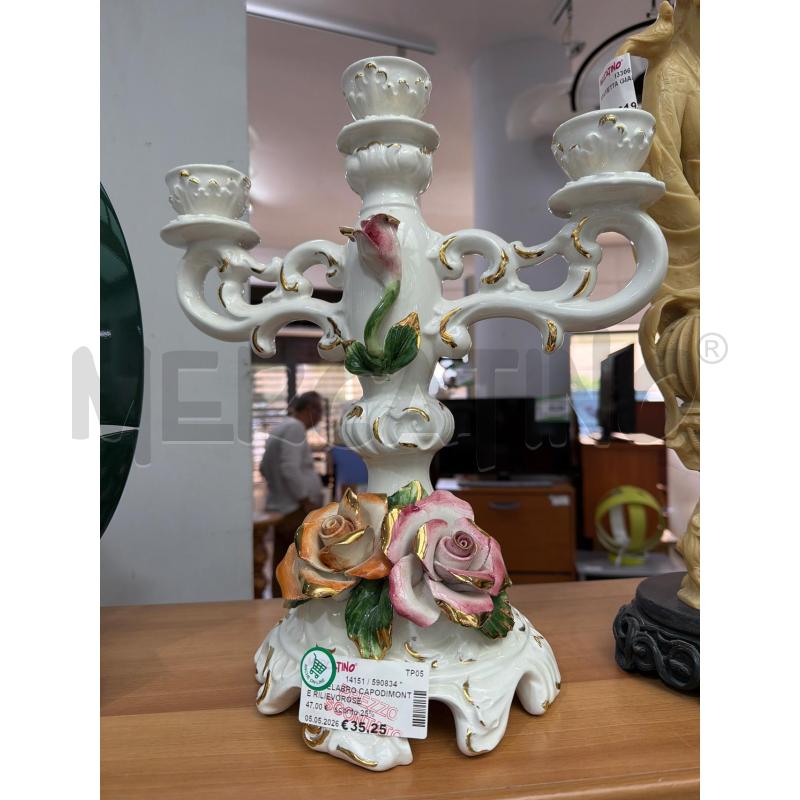 CANDELABRO CAPODIMONTE RILIEVOROSE | Mercatino dell'Usato Trapani via libica 1
