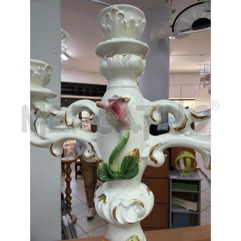 CANDELABRO CAPODIMONTE RILIEVOROSE | Mercatino dell'Usato Trapani via libica 2