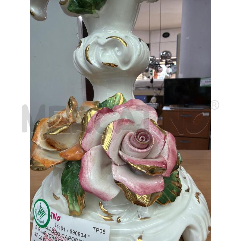 CANDELABRO CAPODIMONTE RILIEVOROSE | Mercatino dell'Usato Trapani via libica 3