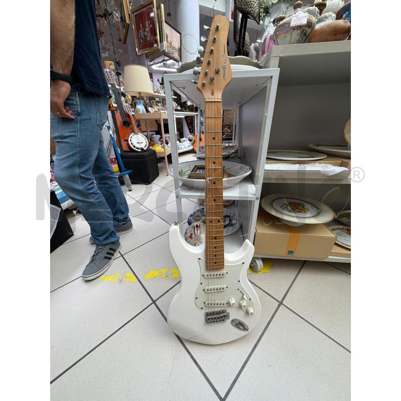 CHITARRA ELETTRICA BIANCA | Mercatino dell'Usato Trapani via libica 1