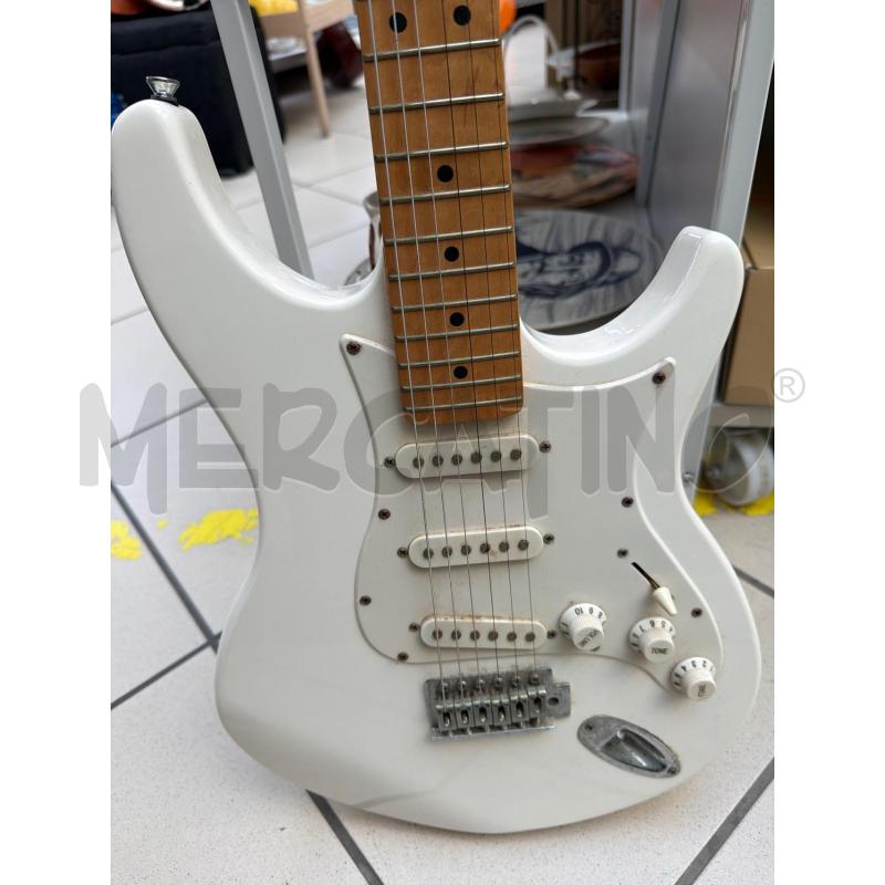 CHITARRA ELETTRICA BIANCA | Mercatino dell'Usato Trapani via libica 2