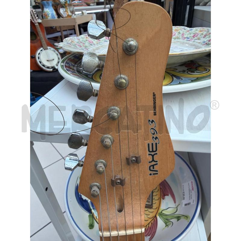 CHITARRA ELETTRICA BIANCA | Mercatino dell'Usato Trapani via libica 3