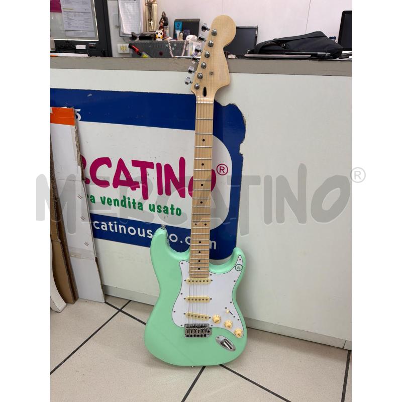 CHITARRA ELETTRICA TURCHESE E BIANCO | Mercatino dell'Usato Trapani via libica 1