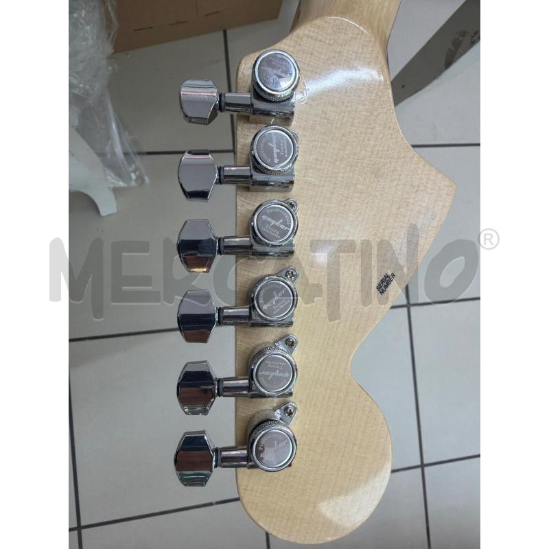 CHITARRA ELETTRICA TURCHESE E BIANCO | Mercatino dell'Usato Trapani via libica 2