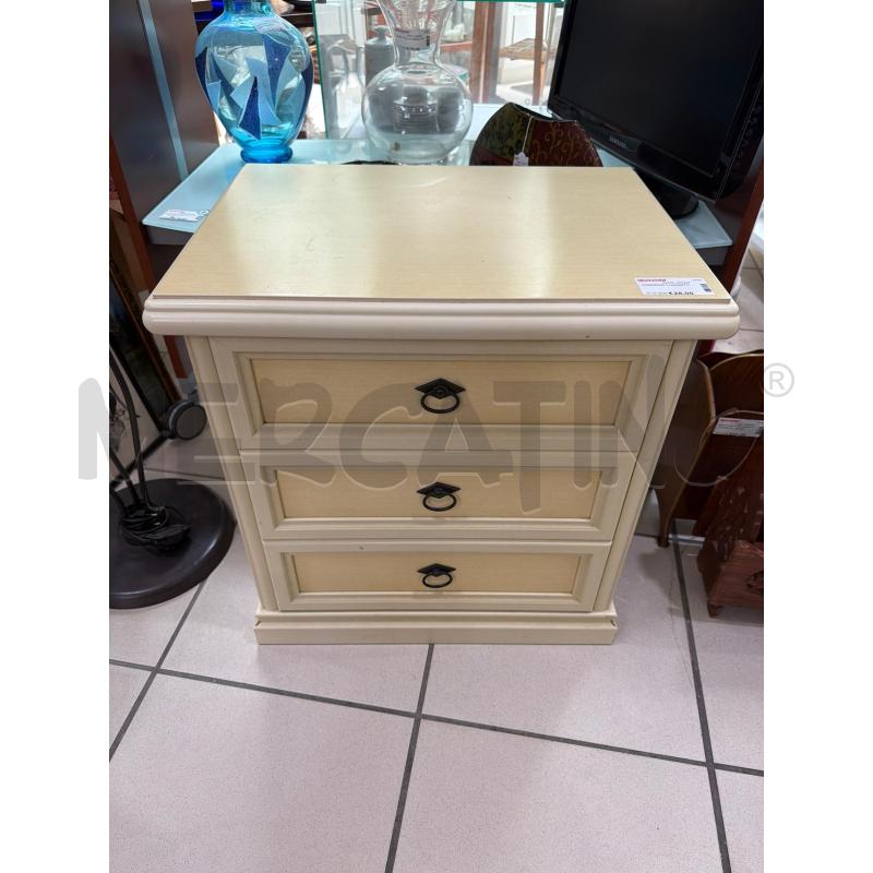 COMODINO 3 CASSETTI | Mercatino dell'Usato Trapani via libica 1