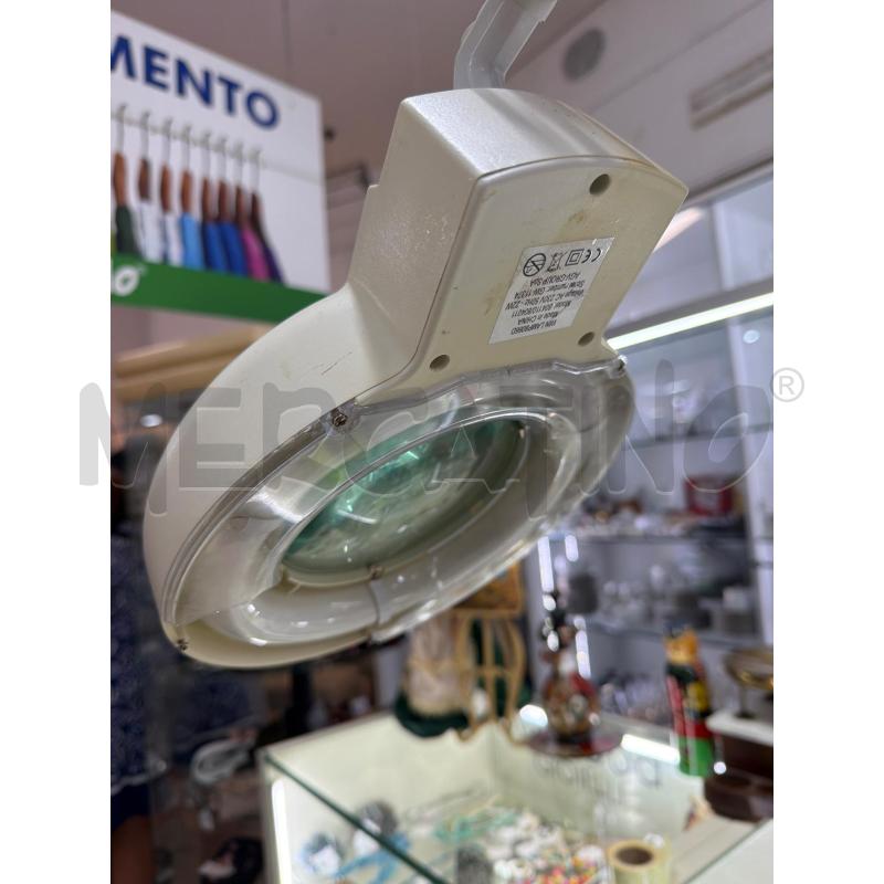 LAMPADA CON PIEDISTALLO CON LENTE DI INGRANDIMENTO | Mercatino dell'Usato Trapani via libica 3