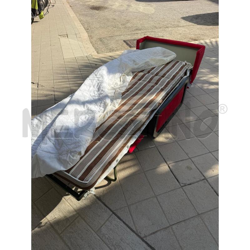 POLTRONA LETTO ROSSO E NEERO SINGOLO | Mercatino dell'Usato Trapani via libica 3