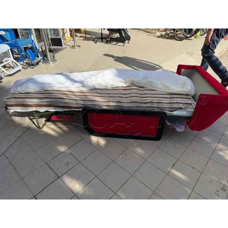 POLTRONA LETTO ROSSO E NEERO SINGOLO | Mercatino dell'Usato Trapani via libica 4